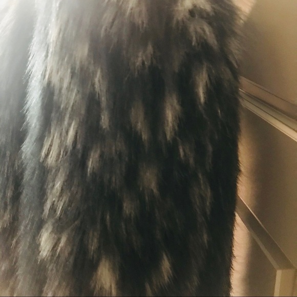Vintage Black & Gray Faux Fur Women’s Gorgeous Coat size M - Picture 9 of 16